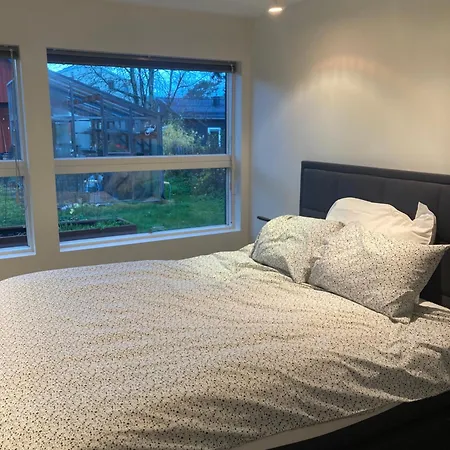 アパート Spacious 2-floor House In Cozy Kjelsas オスロ